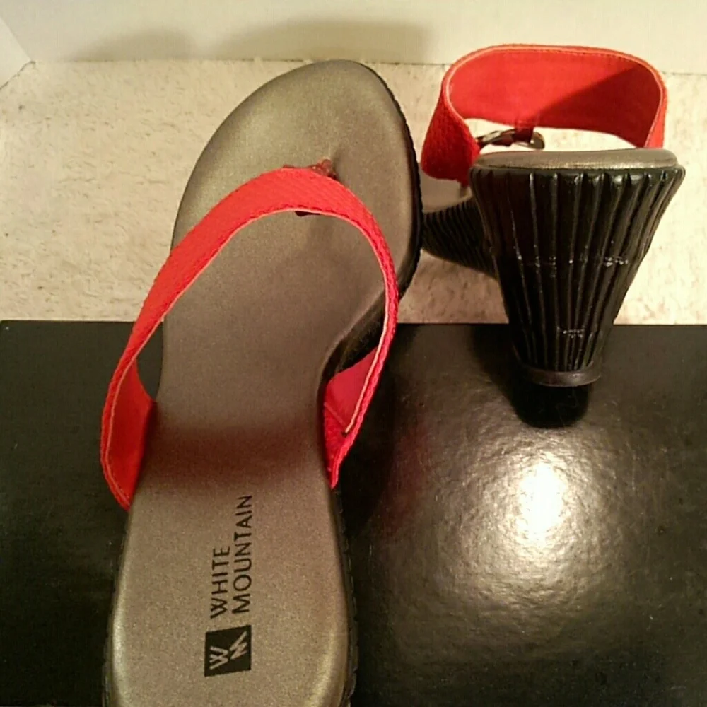 White Mountain wedge sandals 7